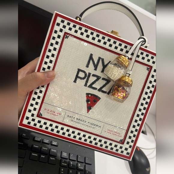 NWT RARE KATE SPADE 3D PIZZA BOX TOP HANDLE CROSSBODY BAG - Picture 2 of 11